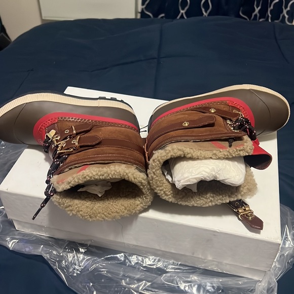 Burberry girls shearling boots - Picture 7 of 8